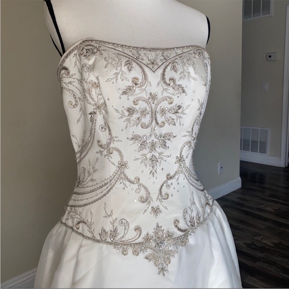Strapless wedding dress size 12 - Picture 3 of 14